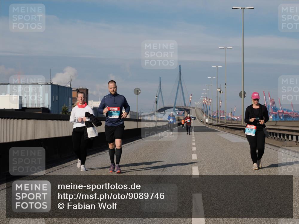 03.10.2025 - Köhlbrandbrückenlauf Fabian Wolf http://msf.ph/oto/9089746 03.10.2025 10:25:16 Position 3 2367 meine-sportfotos.de