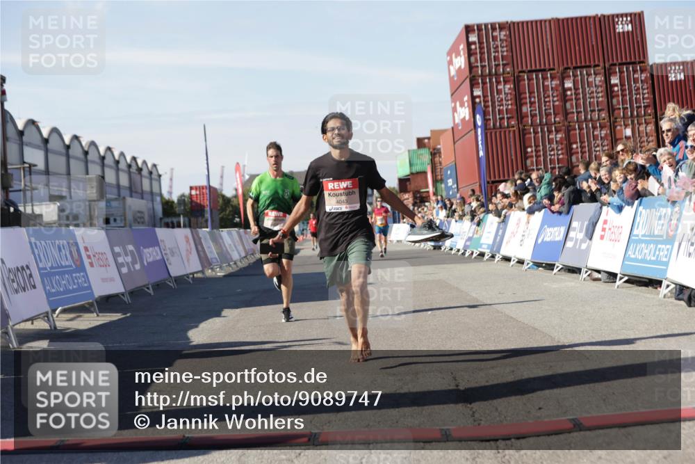03.10.2025 - Köhlbrandbrückenlauf Jannik Wohlers http://msf.ph/oto/9089747 03.10.2025 12:53:41 Ziel 4043, 4155, 6085, 6624 meine-sportfotos.de