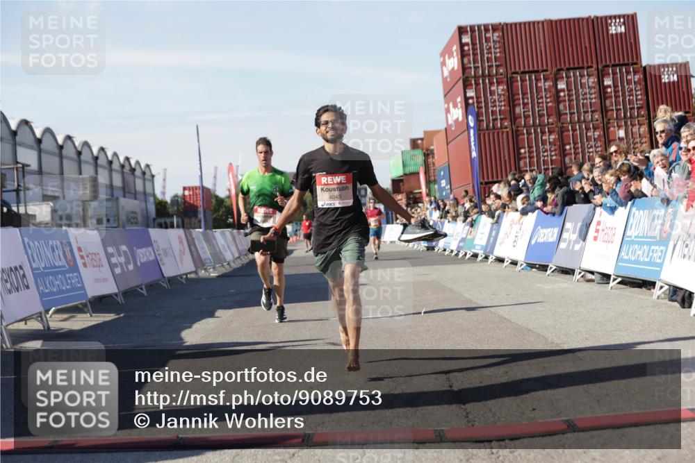 03.10.2025 - Köhlbrandbrückenlauf Jannik Wohlers http://msf.ph/oto/9089753 03.10.2025 12:53:41 Ziel 4043, 4155, 6085, 6624 meine-sportfotos.de