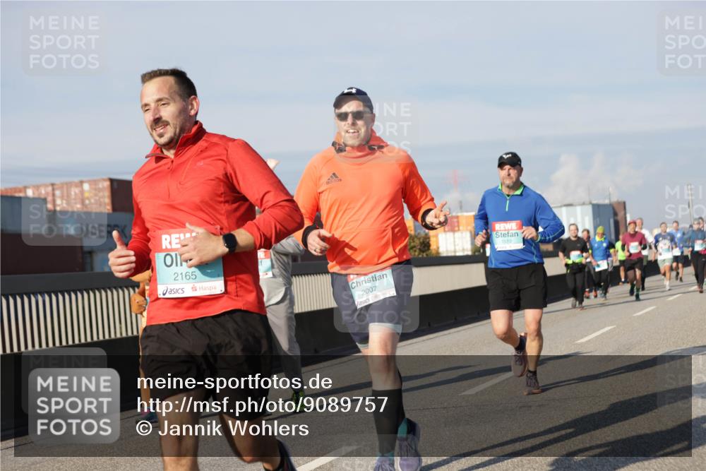 03.10.2025 - Köhlbrandbrückenlauf Jannik Wohlers http://msf.ph/oto/9089757 03.10.2025 09:58:41 Position 3 2165, 2007, 1510 meine-sportfotos.de