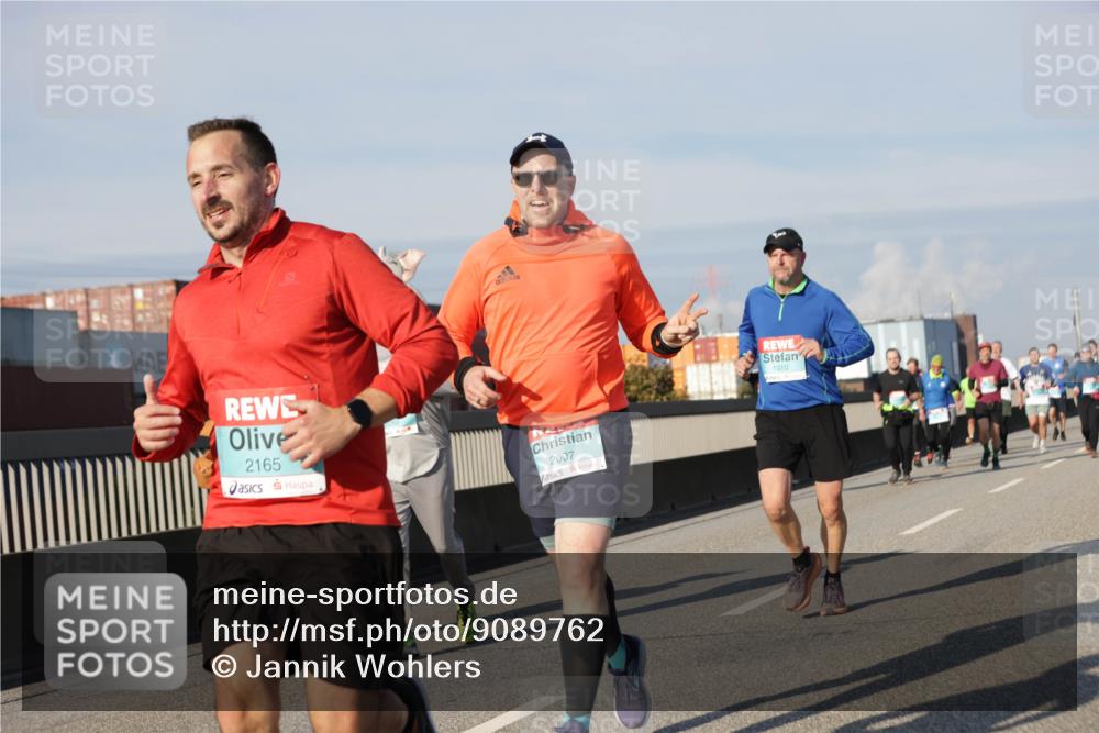 03.10.2025 - Köhlbrandbrückenlauf Jannik Wohlers http://msf.ph/oto/9089762 03.10.2025 09:58:41 Position 3 2165, 2007, 1510 meine-sportfotos.de