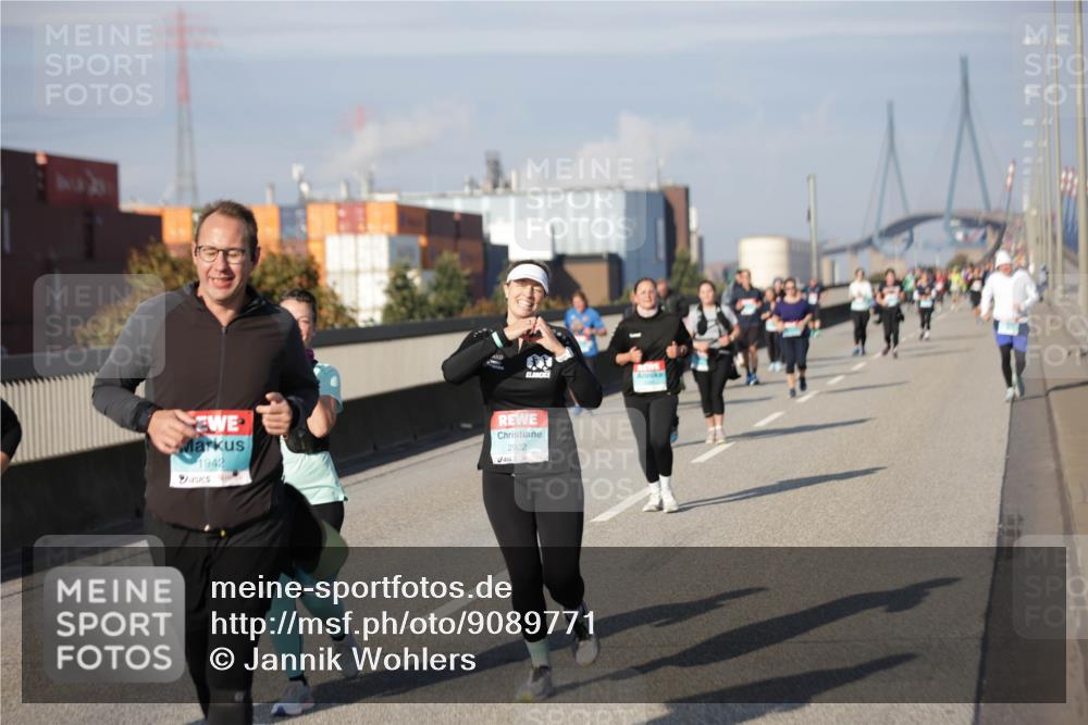 03.10.2025 - Köhlbrandbrückenlauf Jannik Wohlers http://msf.ph/oto/9089771 03.10.2025 10:09:52 Position 3 1942, 2922 meine-sportfotos.de