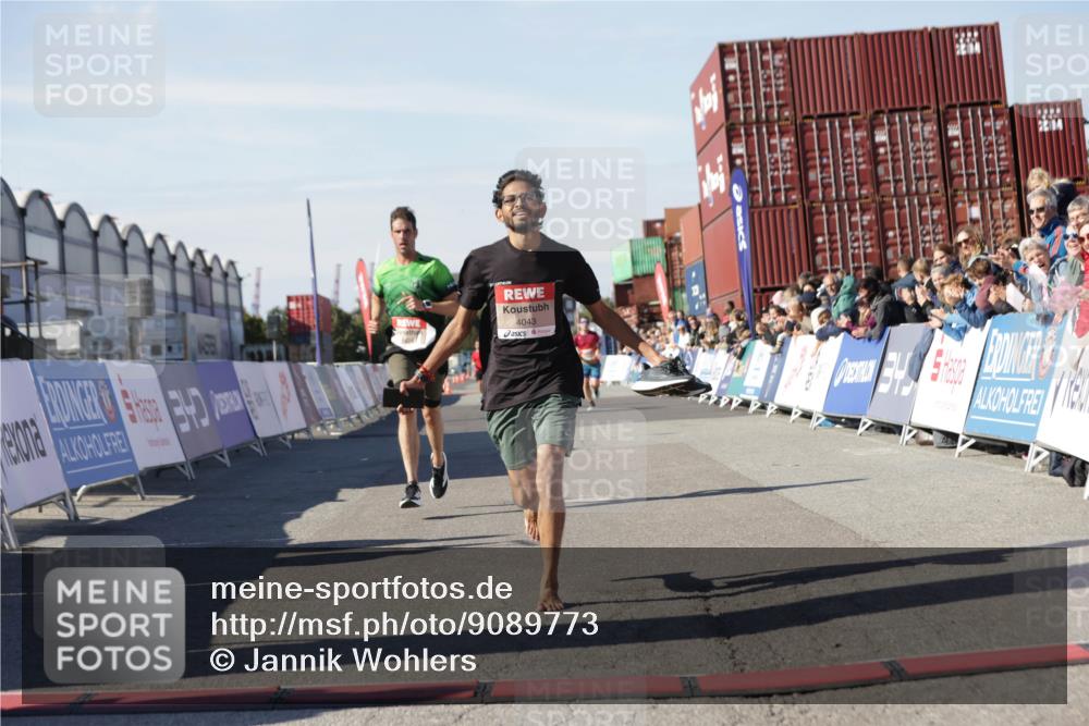 03.10.2025 - Köhlbrandbrückenlauf Jannik Wohlers http://msf.ph/oto/9089773 03.10.2025 12:53:41 Ziel 4043, 4155, 6085, 6624 meine-sportfotos.de