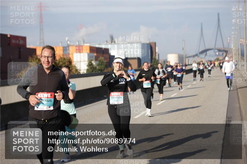 03.10.2025 - Köhlbrandbrückenlauf Jannik Wohlers http://msf.ph/oto/9089774 03.10.2025 10:09:52 Position 3 1942, 2177, 2922 meine-sportfotos.de