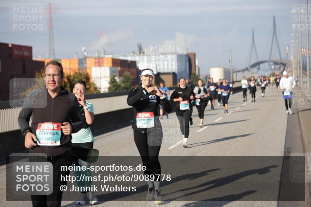 03.10.2025 - Köhlbrandbrückenlauf Jannik Wohlers http://msf.ph/oto/9089778 03.10.2025 10:09:52 Position 3 1942, 2922 meine-sportfotos.de