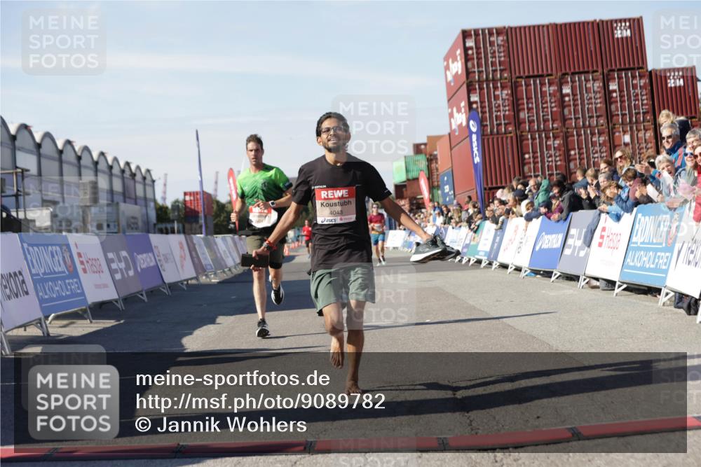 03.10.2025 - Köhlbrandbrückenlauf Jannik Wohlers http://msf.ph/oto/9089782 03.10.2025 12:53:41 Ziel 4043, 4155, 6085, 6624 meine-sportfotos.de