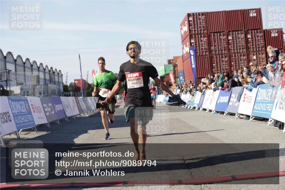 03.10.2025 - Köhlbrandbrückenlauf Jannik Wohlers http://msf.ph/oto/9089794 03.10.2025 12:53:41 Ziel 4043, 4155, 6085, 6624 meine-sportfotos.de