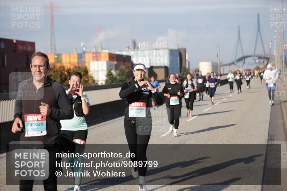 03.10.2025 - Köhlbrandbrückenlauf Jannik Wohlers http://msf.ph/oto/9089799 03.10.2025 10:09:52 Position 3 1942, 2922 meine-sportfotos.de