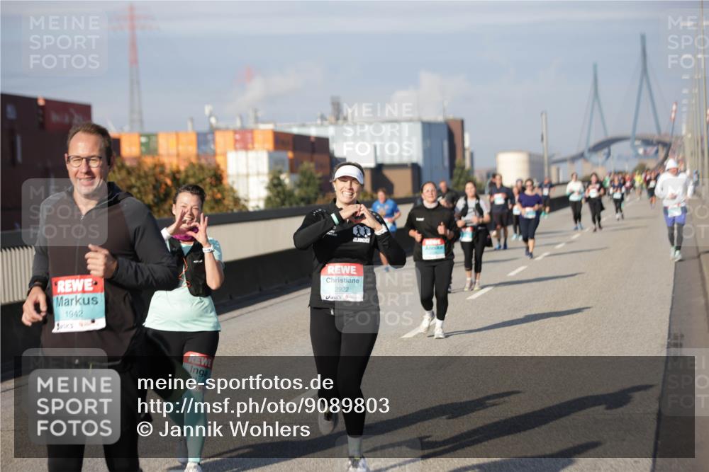 03.10.2025 - Köhlbrandbrückenlauf Jannik Wohlers http://msf.ph/oto/9089803 03.10.2025 10:09:52 Position 3 1942, 2177, 2922 meine-sportfotos.de