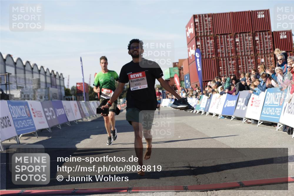 03.10.2025 - Köhlbrandbrückenlauf Jannik Wohlers http://msf.ph/oto/9089819 03.10.2025 12:53:41 Ziel 4043, 4155, 6085, 6624 meine-sportfotos.de