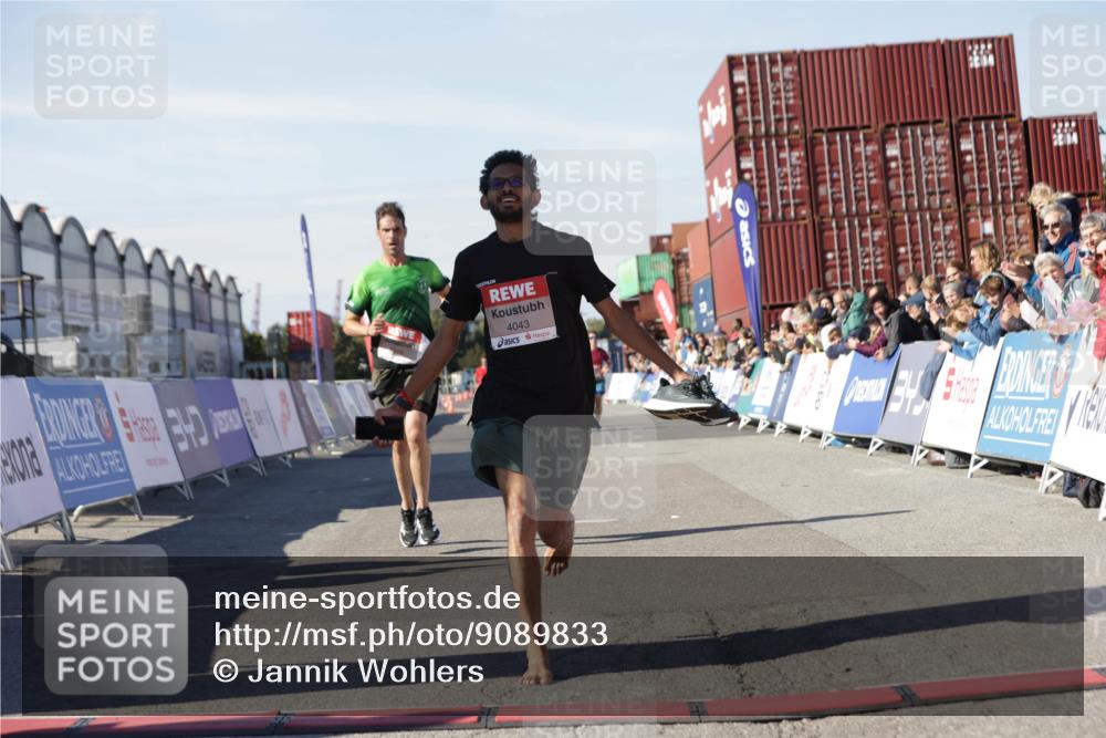 03.10.2025 - Köhlbrandbrückenlauf Jannik Wohlers http://msf.ph/oto/9089833 03.10.2025 12:53:41 Ziel 4043, 4155, 6085, 6624 meine-sportfotos.de