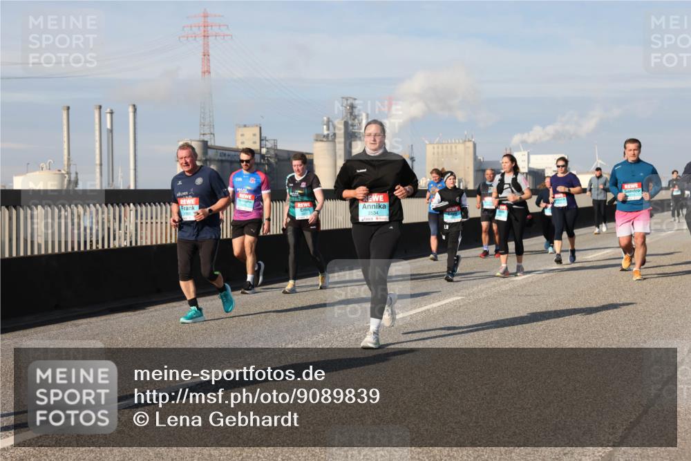 03.10.2025 - Köhlbrandbrückenlauf Lena Gebhardt http://msf.ph/oto/9089839 03.10.2025 10:07:22 Position 2 2534 meine-sportfotos.de