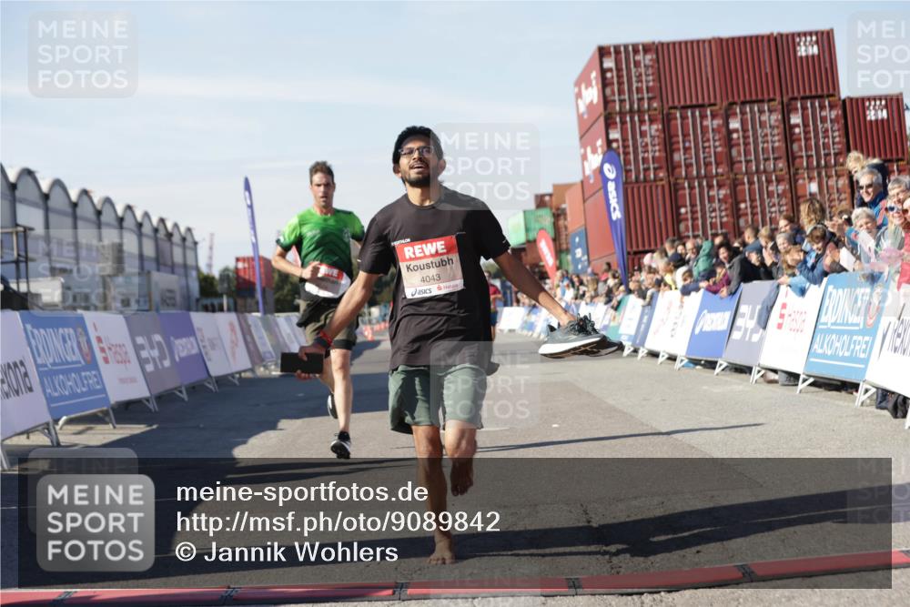 03.10.2025 - Köhlbrandbrückenlauf Jannik Wohlers http://msf.ph/oto/9089842 03.10.2025 12:53:41 Ziel 4043, 4155, 6085, 6624 meine-sportfotos.de