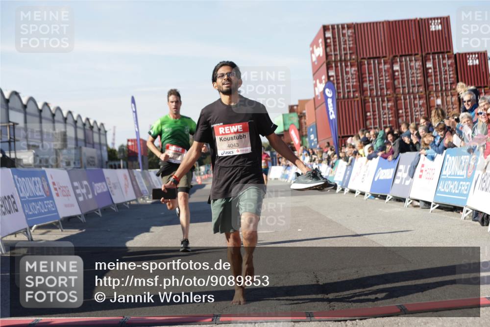 03.10.2025 - Köhlbrandbrückenlauf Jannik Wohlers http://msf.ph/oto/9089853 03.10.2025 12:53:41 Ziel 4043, 4155, 6085, 6624 meine-sportfotos.de