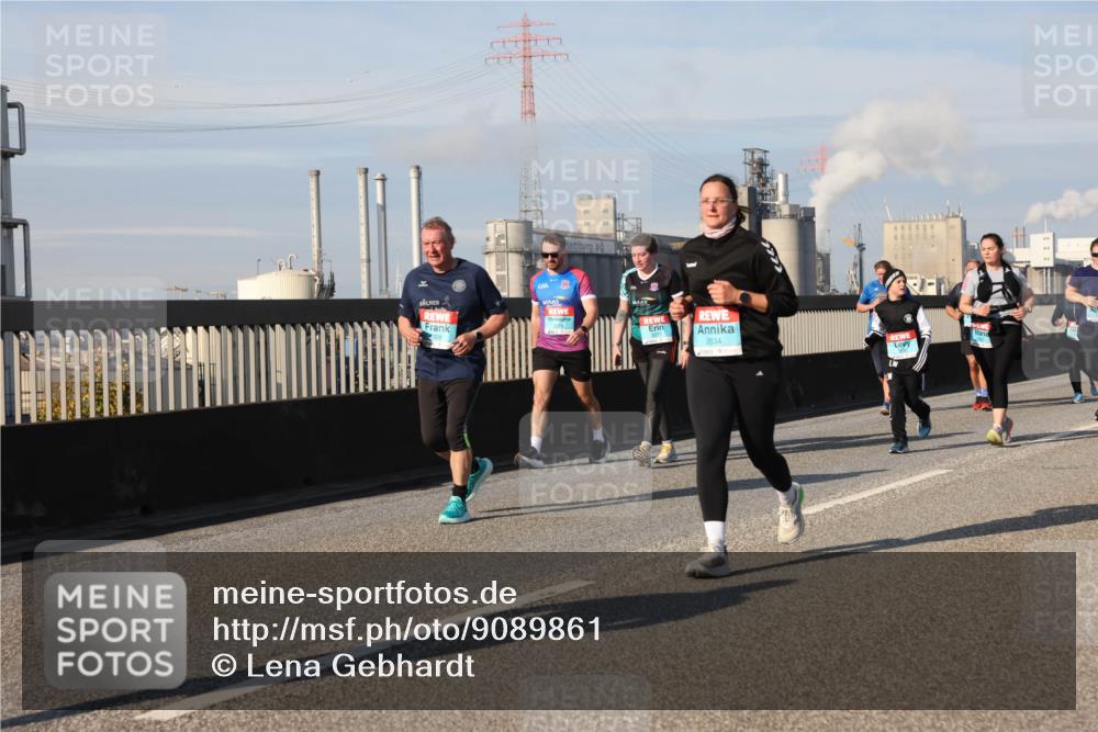 03.10.2025 - Köhlbrandbrückenlauf Lena Gebhardt http://msf.ph/oto/9089861 03.10.2025 10:07:22 Position 2 2534 meine-sportfotos.de
