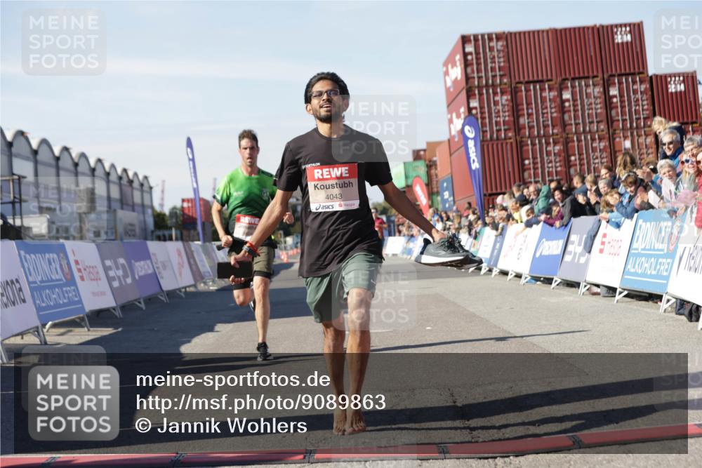 03.10.2025 - Köhlbrandbrückenlauf Jannik Wohlers http://msf.ph/oto/9089863 03.10.2025 12:53:41 Ziel 4043, 4155, 6085, 6624 meine-sportfotos.de