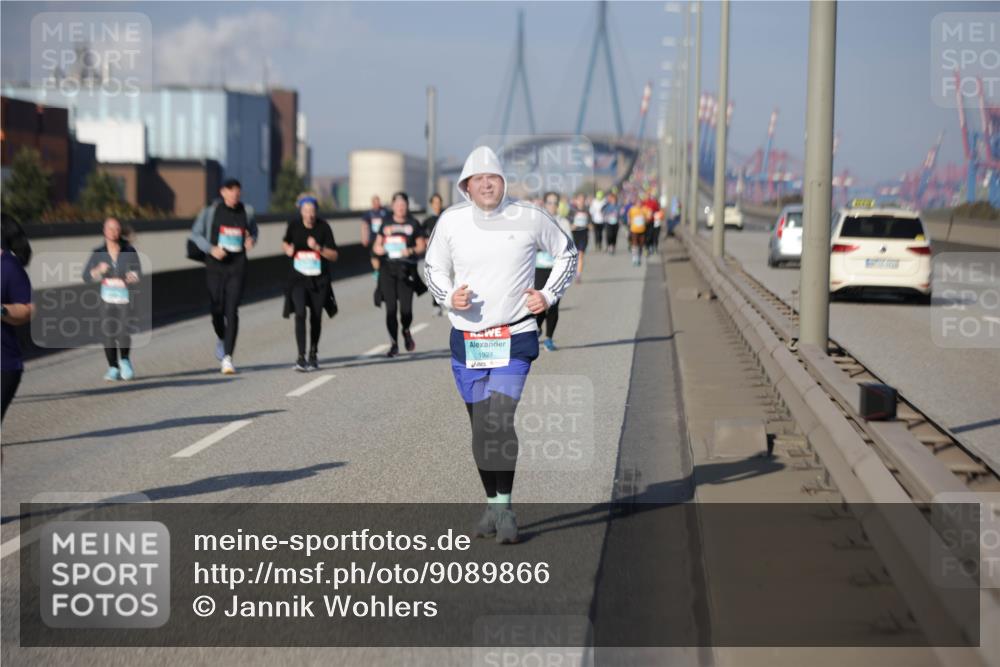 03.10.2025 - Köhlbrandbrückenlauf Jannik Wohlers http://msf.ph/oto/9089866 03.10.2025 10:10:02 Position 3 1927, 7711 meine-sportfotos.de
