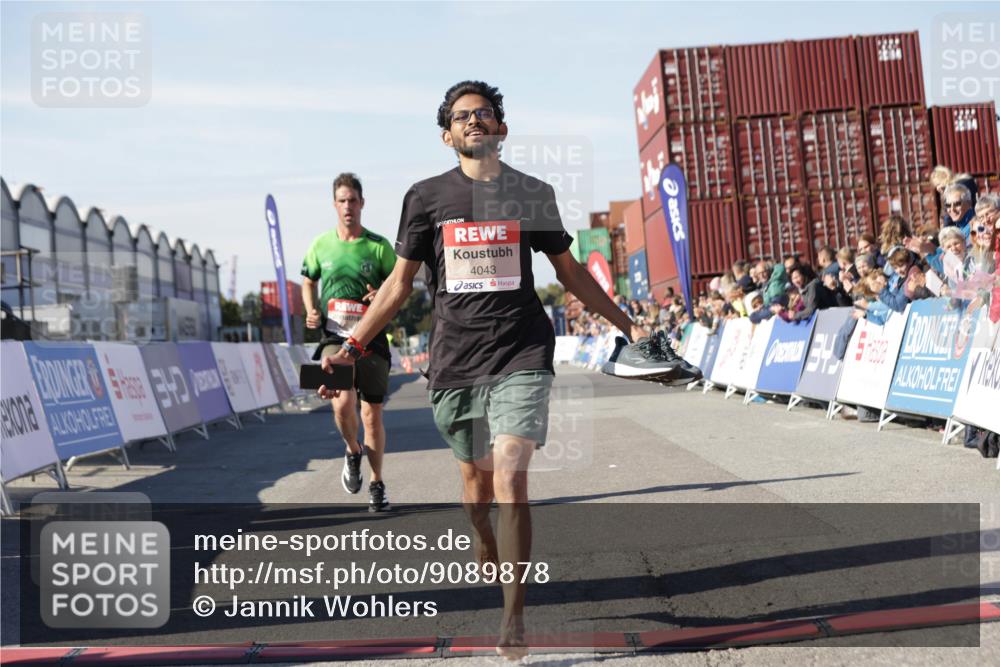 03.10.2025 - Köhlbrandbrückenlauf Jannik Wohlers http://msf.ph/oto/9089878 03.10.2025 12:53:41 Ziel 4043, 4155, 6085, 6624 meine-sportfotos.de
