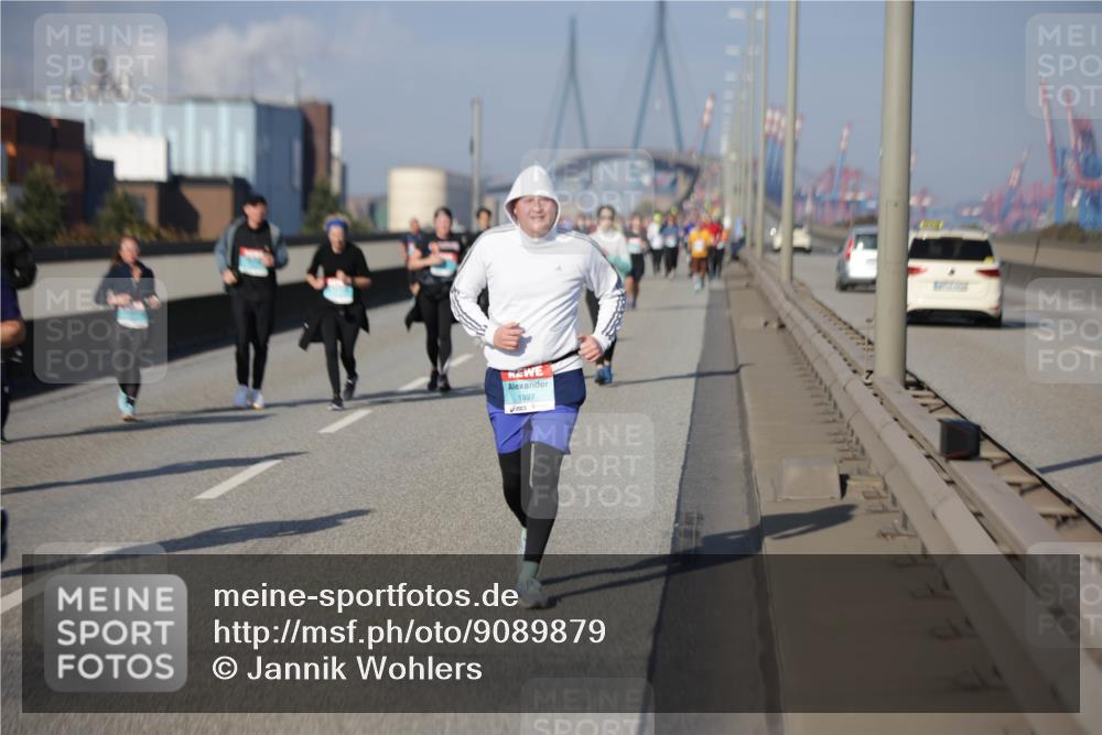 03.10.2025 - Köhlbrandbrückenlauf Jannik Wohlers http://msf.ph/oto/9089879 03.10.2025 10:10:02 Position 3 15, 1927 meine-sportfotos.de