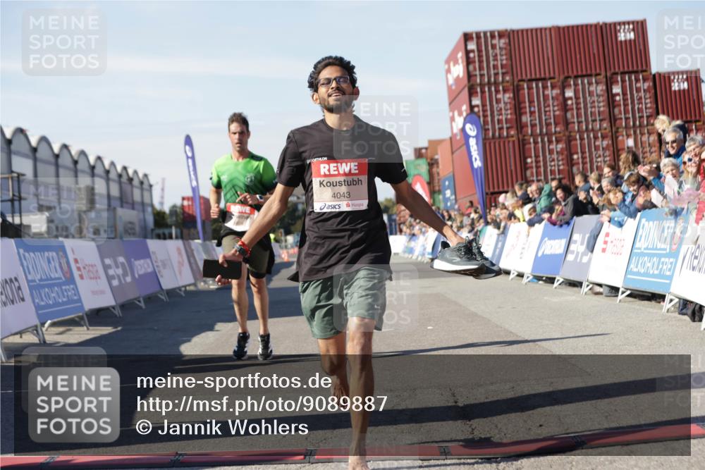 03.10.2025 - Köhlbrandbrückenlauf Jannik Wohlers http://msf.ph/oto/9089887 03.10.2025 12:53:41 Ziel 4043, 4155, 6085, 6624 meine-sportfotos.de
