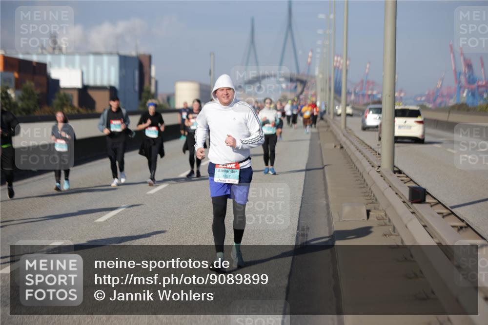 03.10.2025 - Köhlbrandbrückenlauf Jannik Wohlers http://msf.ph/oto/9089899 03.10.2025 10:10:02 Position 3 1927, 7117 meine-sportfotos.de