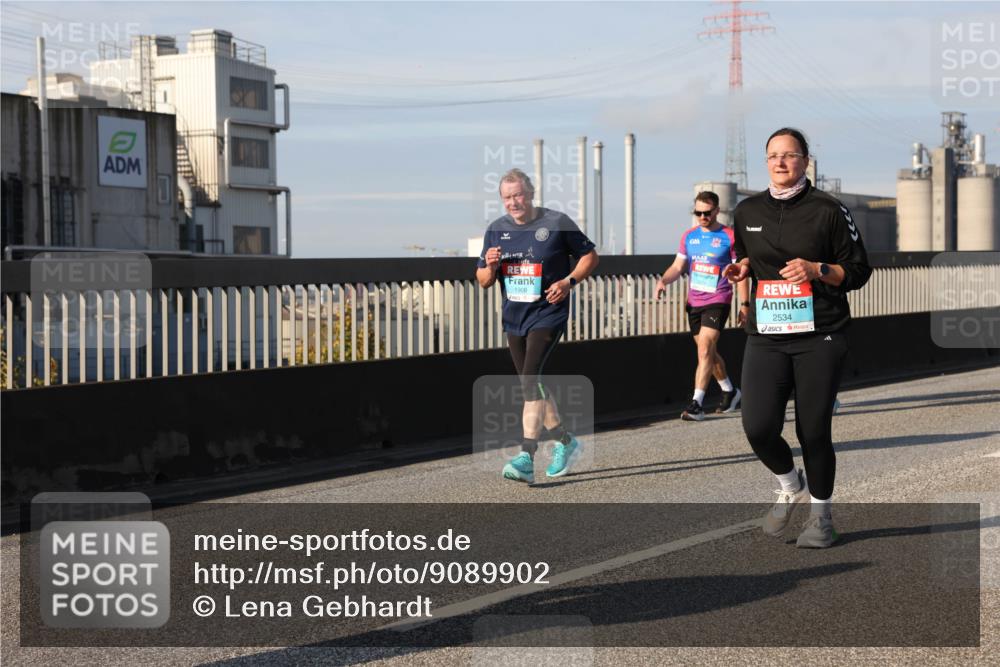 03.10.2025 - Köhlbrandbrückenlauf Lena Gebhardt http://msf.ph/oto/9089902 03.10.2025 10:07:23 Position 2 1908, 6, 2534 meine-sportfotos.de
