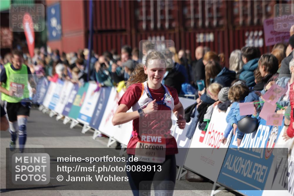 03.10.2025 - Köhlbrandbrückenlauf Jannik Wohlers http://msf.ph/oto/9089913 03.10.2025 13:19:28 Ziel 4593, 4691, 4971, 5009, 5405, 5443, 5451, 5578, 6057, 6230, 6576, 6753, 6776 meine-sportfotos.de