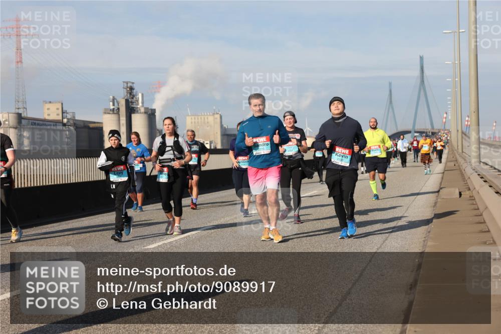 03.10.2025 - Köhlbrandbrückenlauf Lena Gebhardt http://msf.ph/oto/9089917 03.10.2025 10:07:24 Position 2 2115, 2133 meine-sportfotos.de