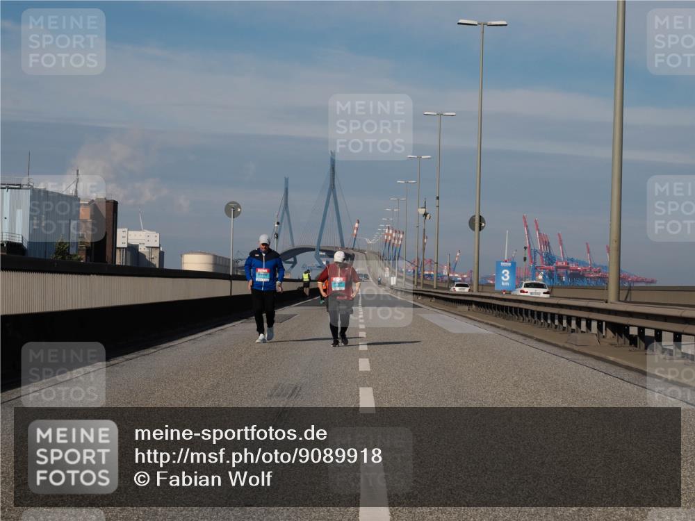 03.10.2025 - Köhlbrandbrückenlauf Fabian Wolf http://msf.ph/oto/9089918 03.10.2025 10:25:32 Position 3 3 meine-sportfotos.de