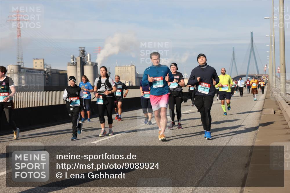 03.10.2025 - Köhlbrandbrückenlauf Lena Gebhardt http://msf.ph/oto/9089924 03.10.2025 10:07:24 Position 2 1, 2115, 2133 meine-sportfotos.de