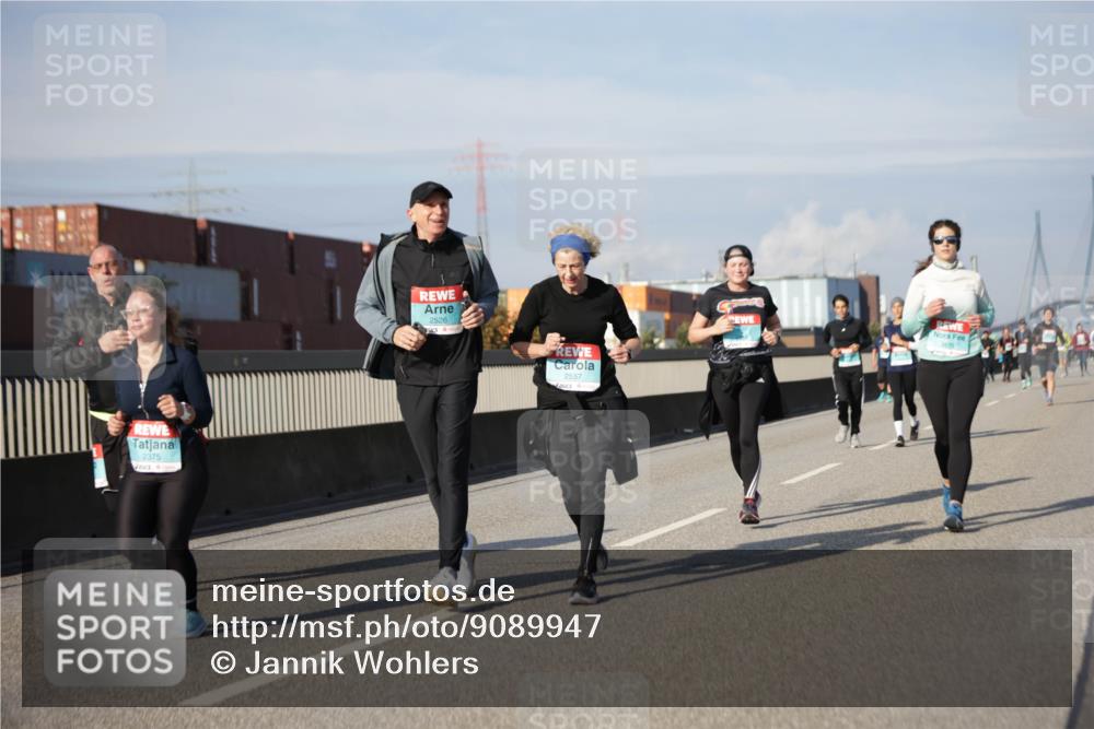 03.10.2025 - Köhlbrandbrückenlauf Jannik Wohlers http://msf.ph/oto/9089947 03.10.2025 10:10:09 Position 3 2375, 2526, 2557 meine-sportfotos.de