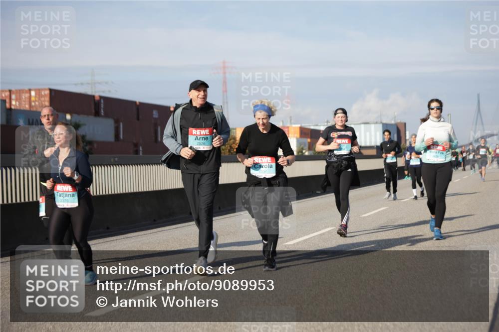 03.10.2025 - Köhlbrandbrückenlauf Jannik Wohlers http://msf.ph/oto/9089953 03.10.2025 10:10:09 Position 3 2375, 2526, 2557 meine-sportfotos.de