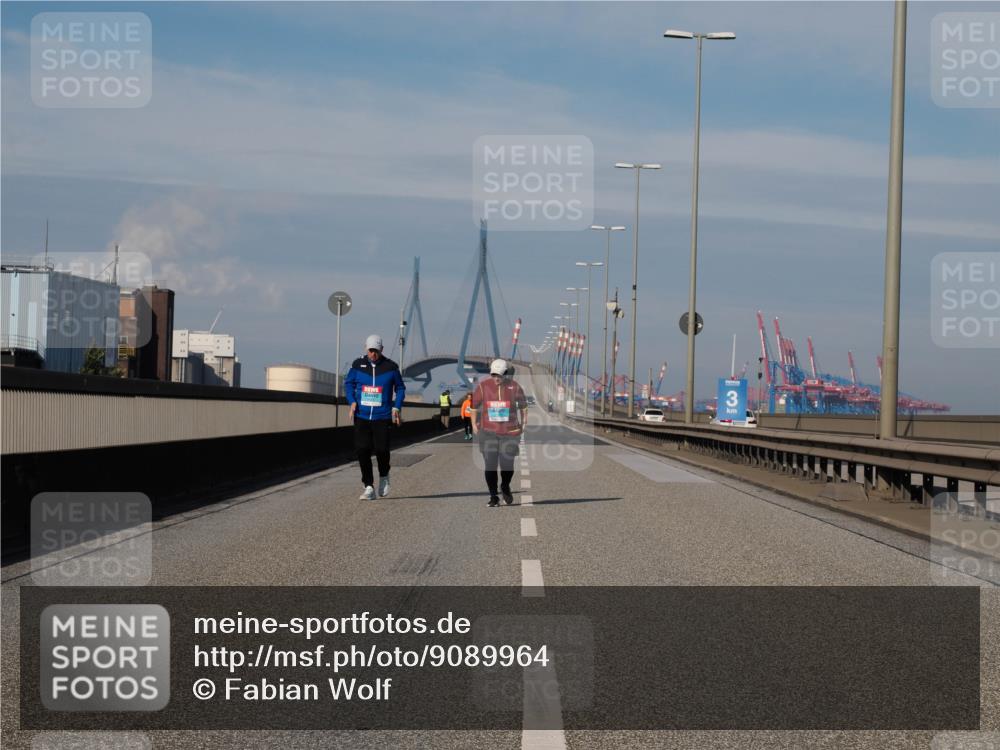 03.10.2025 - Köhlbrandbrückenlauf Fabian Wolf http://msf.ph/oto/9089964 03.10.2025 10:25:33 Position 3 3 meine-sportfotos.de