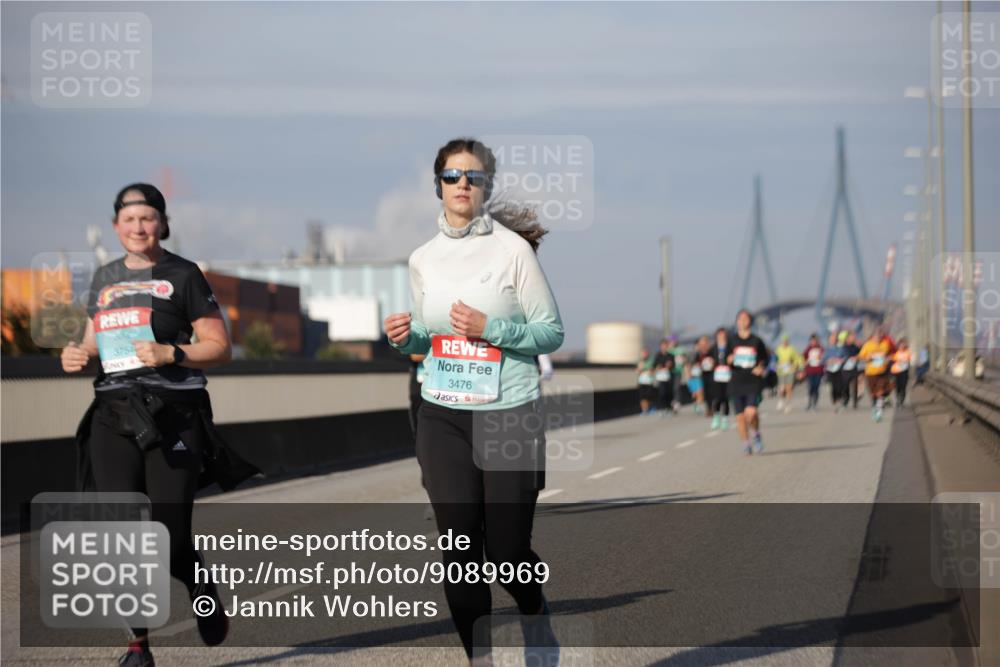 03.10.2025 - Köhlbrandbrückenlauf Jannik Wohlers http://msf.ph/oto/9089969 03.10.2025 10:10:10 Position 3 3754, 3476 meine-sportfotos.de