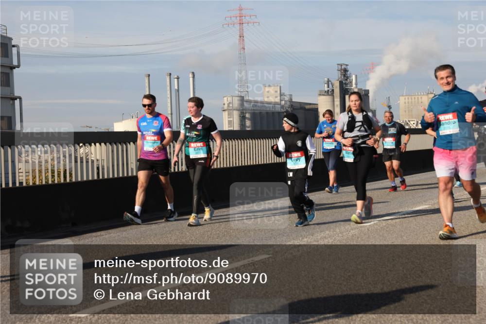 03.10.2025 - Köhlbrandbrückenlauf Lena Gebhardt http://msf.ph/oto/9089970 03.10.2025 10:07:24 Position 2 2115 meine-sportfotos.de