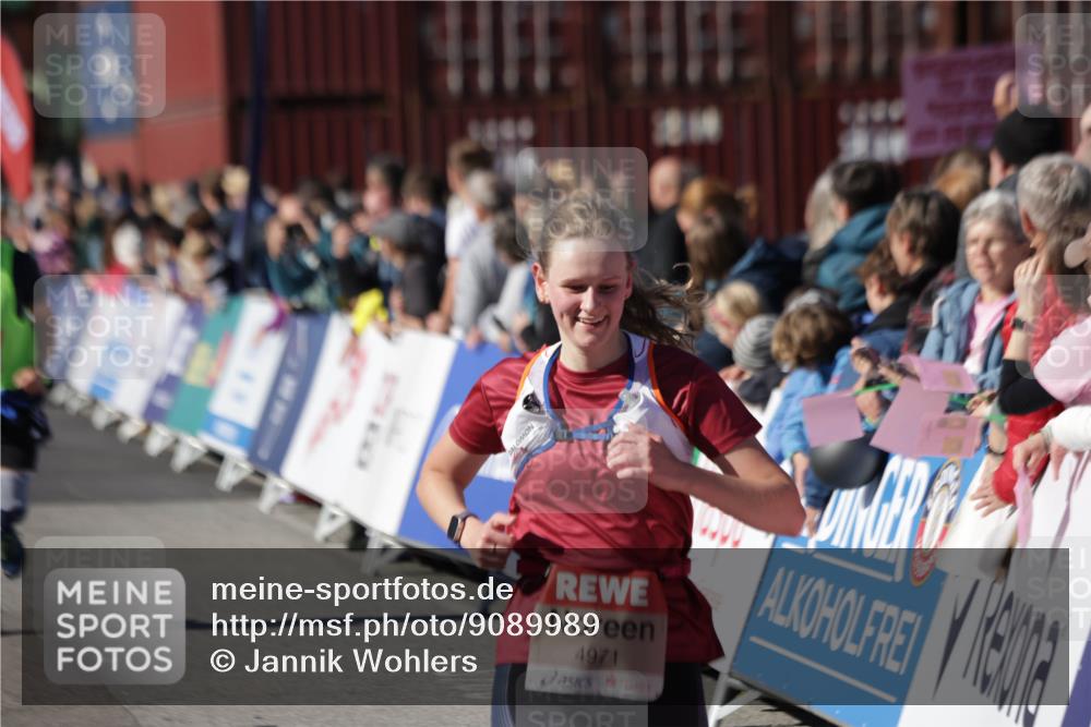 03.10.2025 - Köhlbrandbrückenlauf Jannik Wohlers http://msf.ph/oto/9089989 03.10.2025 13:19:28 Ziel 4593, 4691, 4971, 5009, 5405, 5443, 5451, 5578, 6057, 6230, 6576, 6753, 6776 meine-sportfotos.de