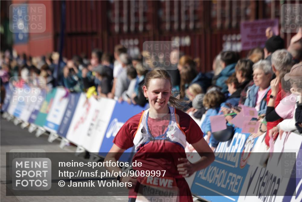 03.10.2025 - Köhlbrandbrückenlauf Jannik Wohlers http://msf.ph/oto/9089997 03.10.2025 13:19:28 Ziel 4593, 4691, 4971, 5009, 5405, 5443, 5451, 5578, 6057, 6230, 6576, 6753, 6776 meine-sportfotos.de