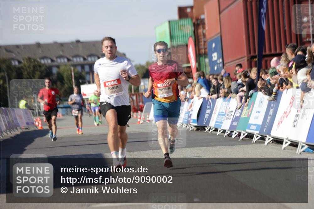 03.10.2025 - Köhlbrandbrückenlauf Jannik Wohlers http://msf.ph/oto/9090002 03.10.2025 12:53:45 Ziel 4043, 6085, 6422, 6624 meine-sportfotos.de