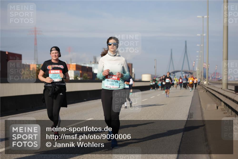 03.10.2025 - Köhlbrandbrückenlauf Jannik Wohlers http://msf.ph/oto/9090006 03.10.2025 10:10:10 Position 3 3754, 3476 meine-sportfotos.de