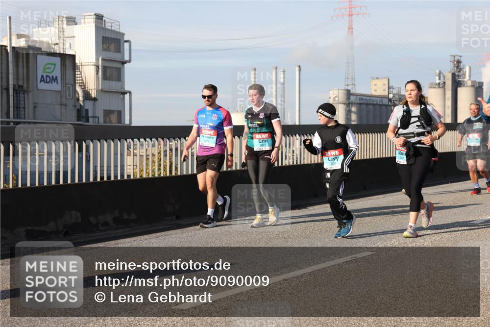 03.10.2025 - Köhlbrandbrückenlauf Lena Gebhardt http://msf.ph/oto/9090009 03.10.2025 10:07:25 Position 2 3077, 1896 meine-sportfotos.de