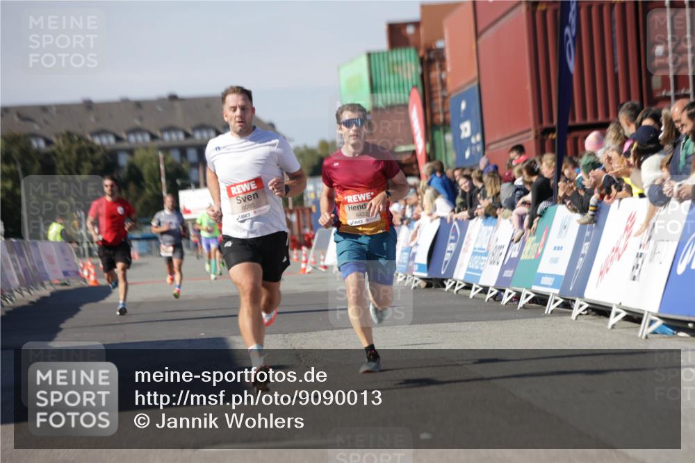 03.10.2025 - Köhlbrandbrückenlauf Jannik Wohlers http://msf.ph/oto/9090013 03.10.2025 12:53:45 Ziel 4043, 6085, 6422, 6624 meine-sportfotos.de