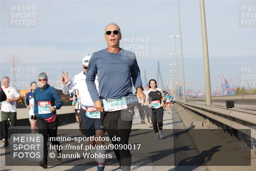 03.10.2025 - Köhlbrandbrückenlauf Jannik Wohlers http://msf.ph/oto/9090017 03.10.2025 09:58:49 Position 3 2079, 2246, 2929 meine-sportfotos.de