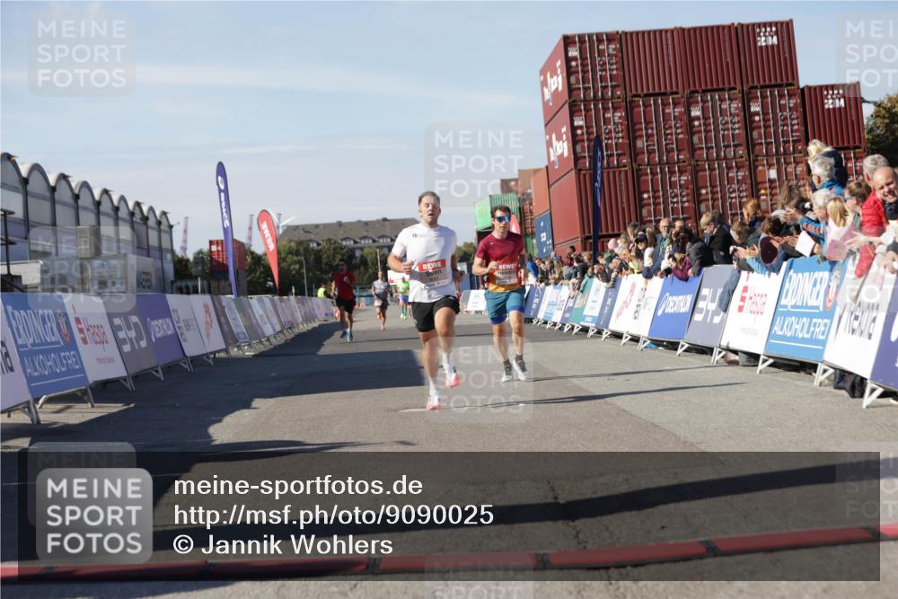 03.10.2025 - Köhlbrandbrückenlauf Jannik Wohlers http://msf.ph/oto/9090025 03.10.2025 12:53:46 Ziel 4043, 4088, 6085, 6422, 6624 meine-sportfotos.de