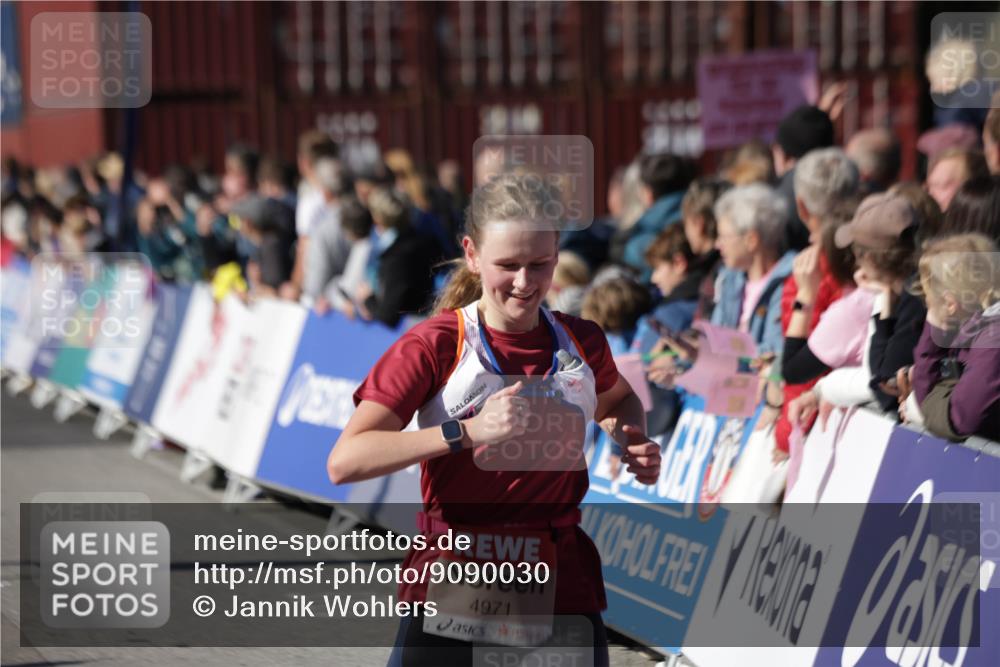 03.10.2025 - Köhlbrandbrückenlauf Jannik Wohlers http://msf.ph/oto/9090030 03.10.2025 13:19:28 Ziel 4593, 4691, 4971, 5009, 5405, 5443, 5451, 5578, 6057, 6230, 6576, 6753, 6776 meine-sportfotos.de