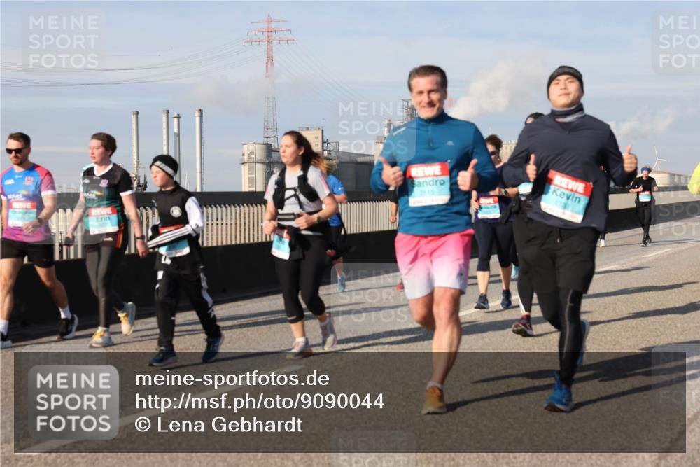 03.10.2025 - Köhlbrandbrückenlauf Lena Gebhardt http://msf.ph/oto/9090044 03.10.2025 10:07:25 Position 2  meine-sportfotos.de