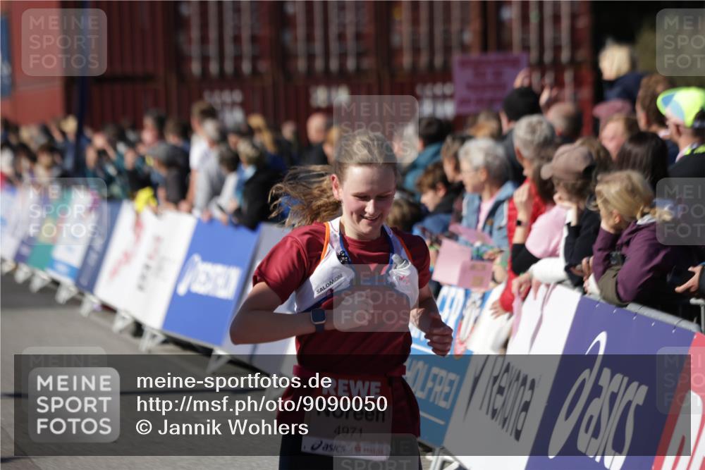 03.10.2025 - Köhlbrandbrückenlauf Jannik Wohlers http://msf.ph/oto/9090050 03.10.2025 13:19:28 Ziel 4593, 4691, 4971, 5009, 5405, 5443, 5451, 5578, 6057, 6230, 6576, 6753, 6776 meine-sportfotos.de
