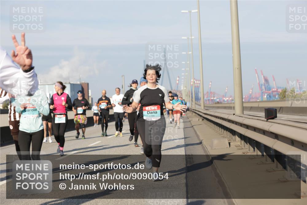 03.10.2025 - Köhlbrandbrückenlauf Jannik Wohlers http://msf.ph/oto/9090054 03.10.2025 09:58:50 Position 3 1745, 1796 meine-sportfotos.de