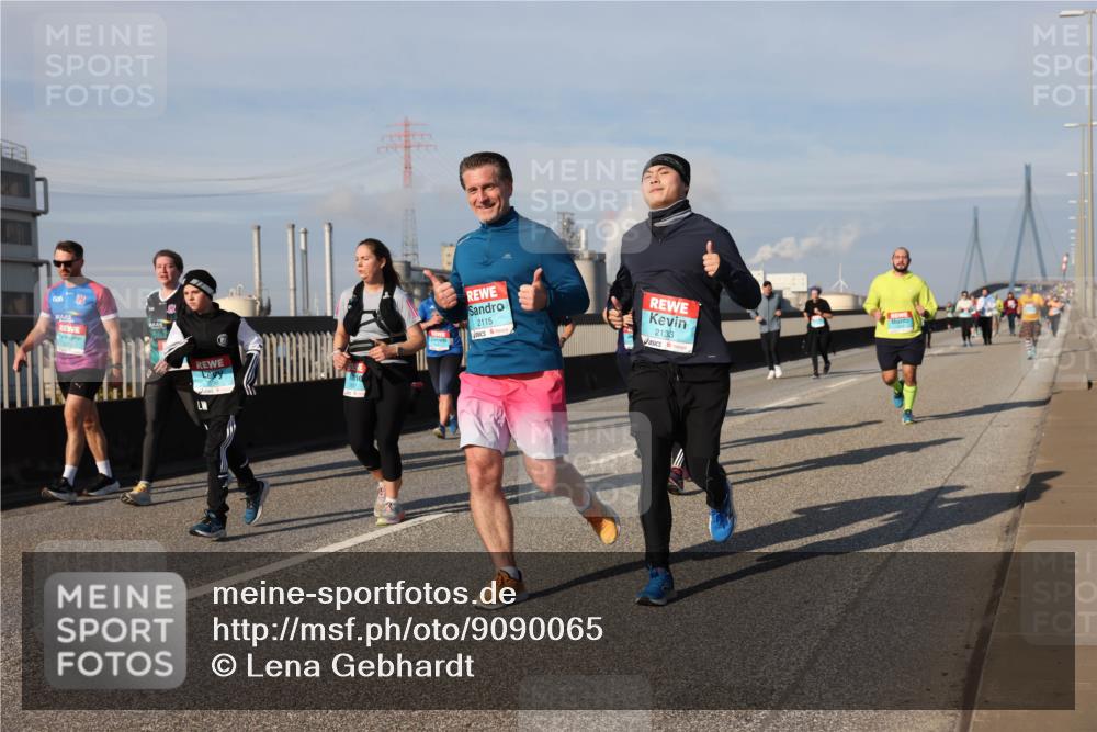 03.10.2025 - Köhlbrandbrückenlauf Lena Gebhardt http://msf.ph/oto/9090065 03.10.2025 10:07:25 Position 2 2115, 24506, 2133 meine-sportfotos.de