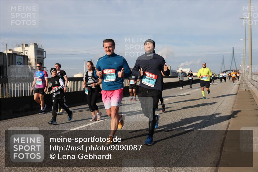 03.10.2025 - Köhlbrandbrückenlauf Lena Gebhardt http://msf.ph/oto/9090087 03.10.2025 10:07:26 Position 2 2115, 2133 meine-sportfotos.de