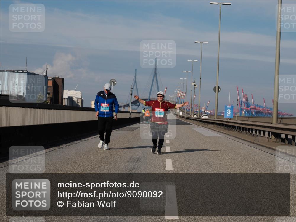 03.10.2025 - Köhlbrandbrückenlauf Fabian Wolf http://msf.ph/oto/9090092 03.10.2025 10:25:36 Position 3 3 meine-sportfotos.de